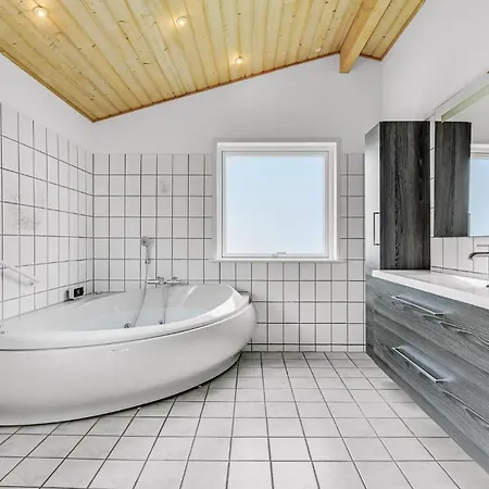 Cozy Home In Haderslev With Sauna بيت للعطل