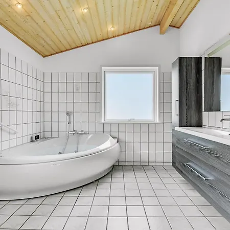 5 Bedroom Beautiful In Haderslev Holiday home