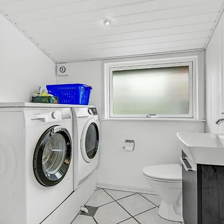 Cozy Home In Haderslev With Sauna هادرسليف