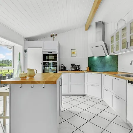 Cozy Home In Haderslev With Sauna هادرسليف