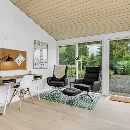 5 Bedroom Beautiful In Haderslev Holiday home Diernaes